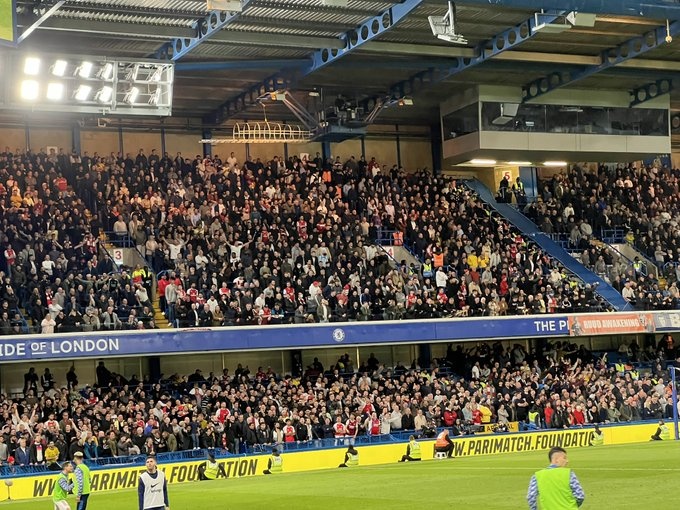 切尔西球迷高唱我们赢得了一切枪迷回击都是买来的