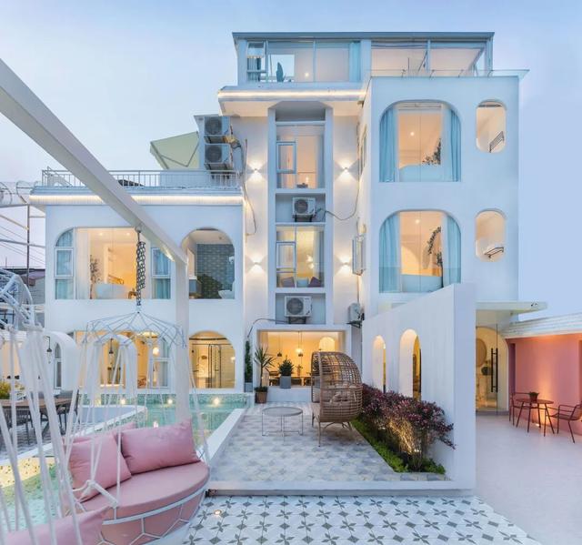 3 与白民宿民宿的整体色调为白色,非常ins风的装修设计给人感觉整洁