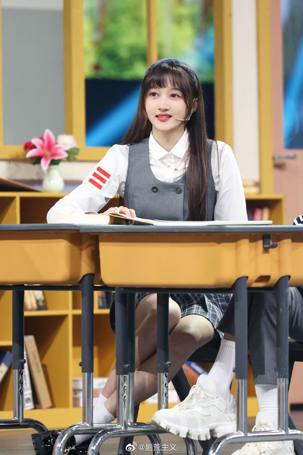 关晓彤王牌对王牌重逢校园再当大队委