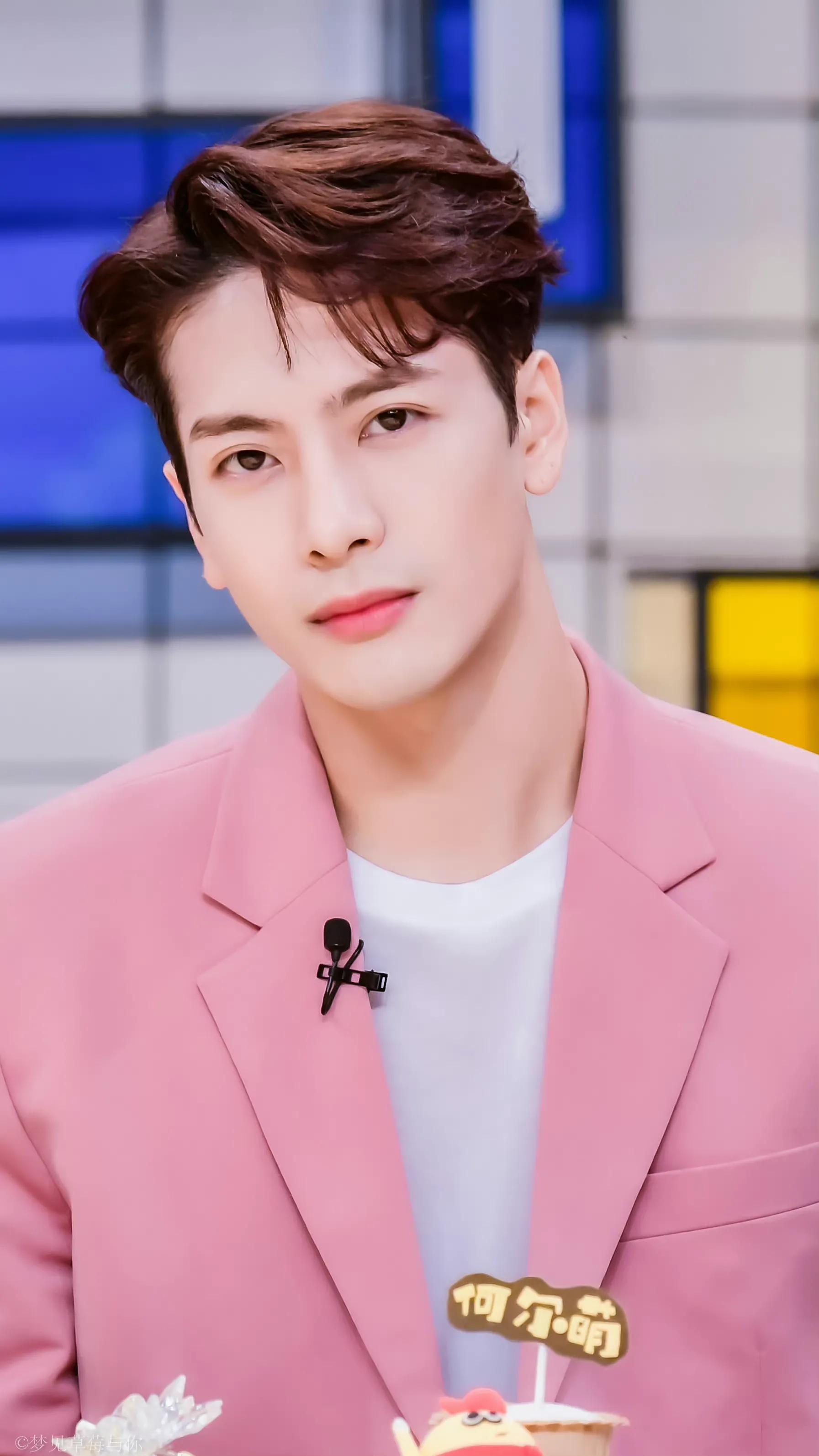 男明星顺毛造型依旧颜值逆天?王一博任嘉伦奶呼呼,龚俊像小王子