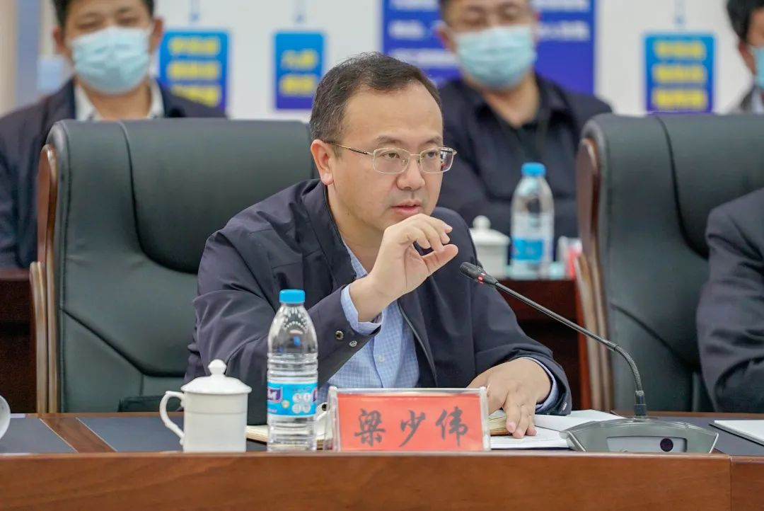 专家 杨少云包头市职教园区综合服务中心主任 王福刚九原区区委副书记