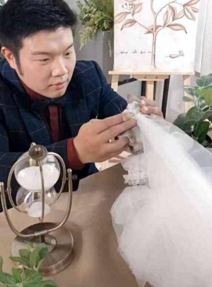 小伙给猫咪穿上婚纱, 实在太美了, 网友: 男友看了要分手休闲区蓝鸢梦想 - Www.slyday.coM