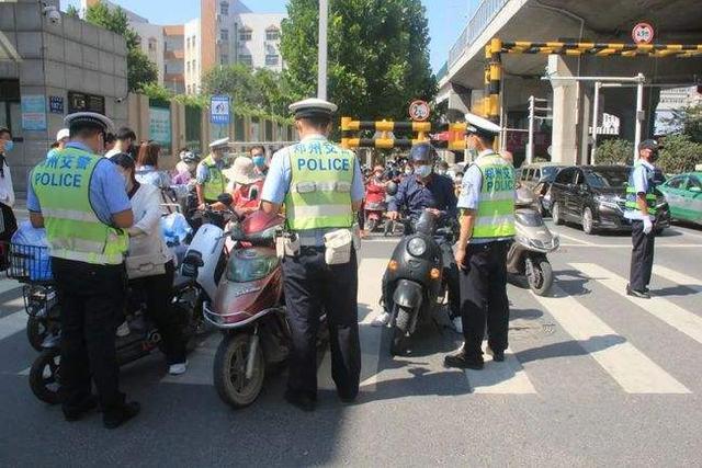 “禁摩”就忍了，为什么“电摩”也要一刀切？网友：不能接受休闲区蓝鸢梦想 - Www.slyday.coM