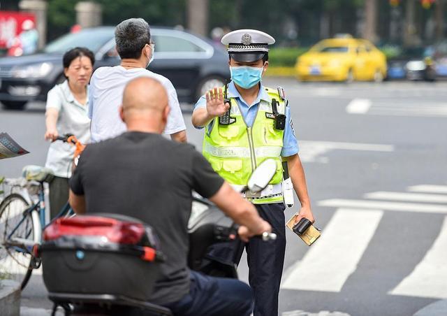“禁摩”就忍了，为什么“电摩”也要一刀切？网友：不能接受休闲区蓝鸢梦想 - Www.slyday.coM