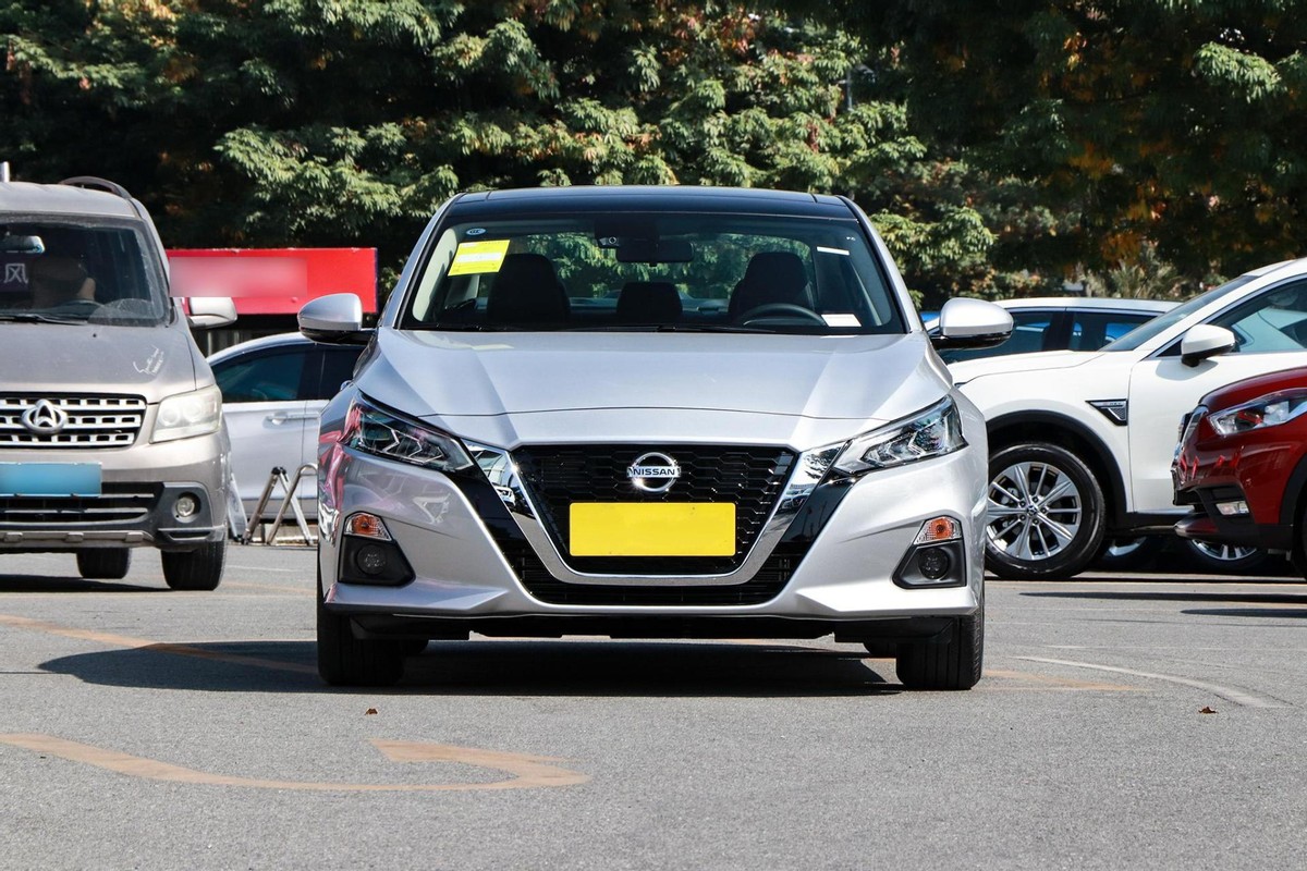 适合年轻人的日系b级车空间大仅1798万起带你看日产天籁