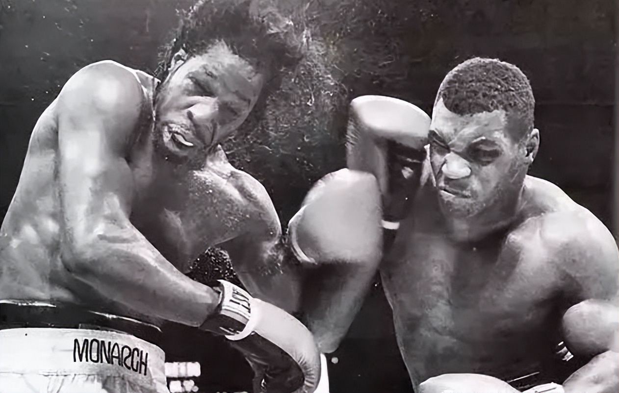 你大爷还是你大爷！快56岁泰森脾气依然火爆，飞机上重拳暴揍乘客休闲区蓝鸢梦想 - Www.slyday.coM