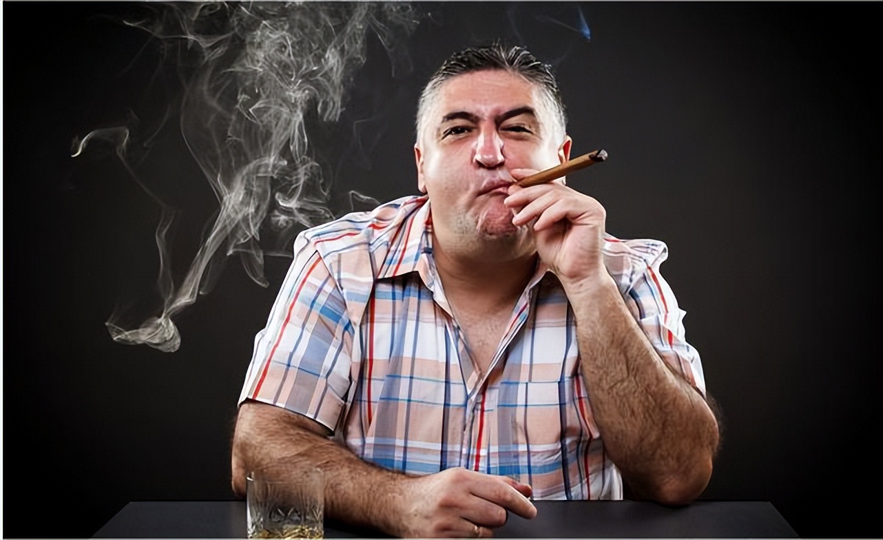 长期吸烟的人：身体若有4个异常迹象，要考虑戒烟，不要继续抽了休闲区蓝鸢梦想 - Www.slyday.coM