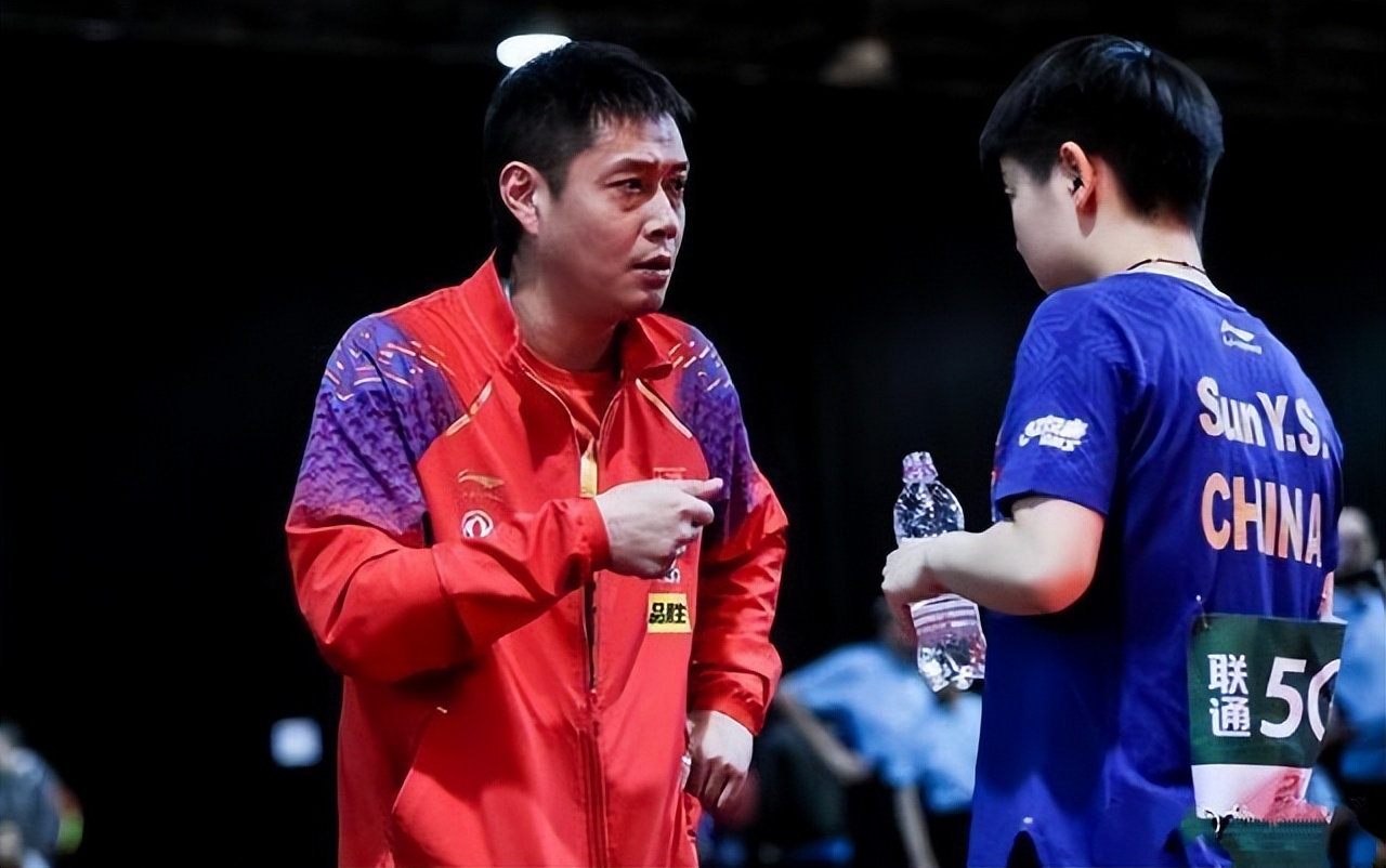 孙颖莎假期加练与邱贻可一起现身成都世青赛冠军随行训练