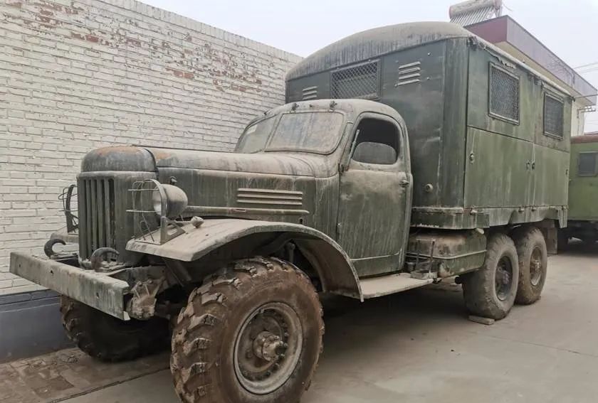 路边的经典——生产了近40年的吉尔157系列-新浪汽车