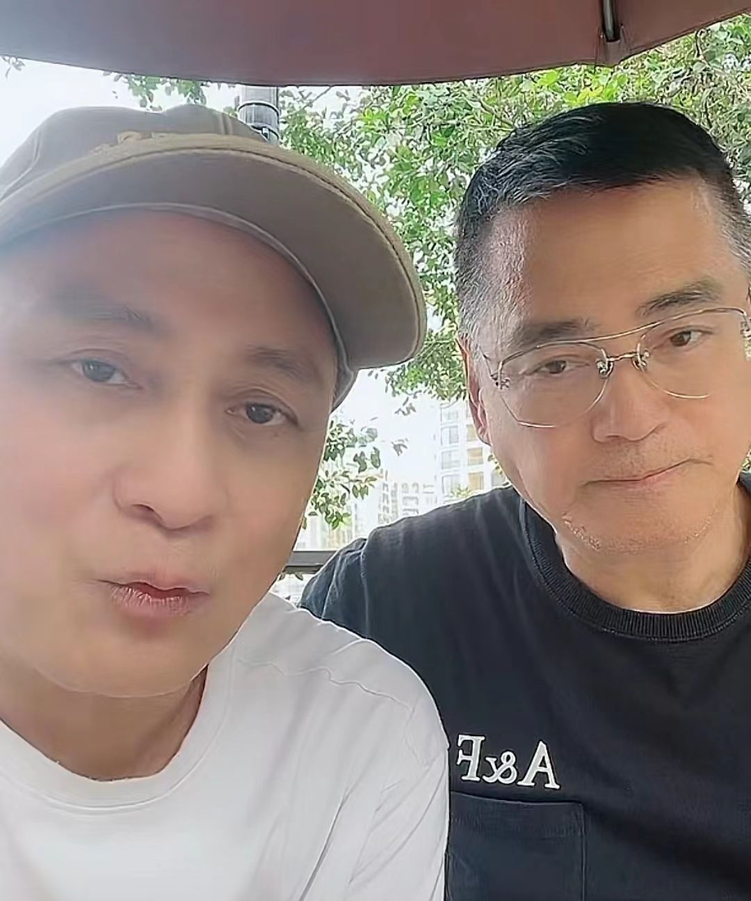 两兄弟合体直播汤镇宗助力汤镇业直播带货并意外吐露心里话