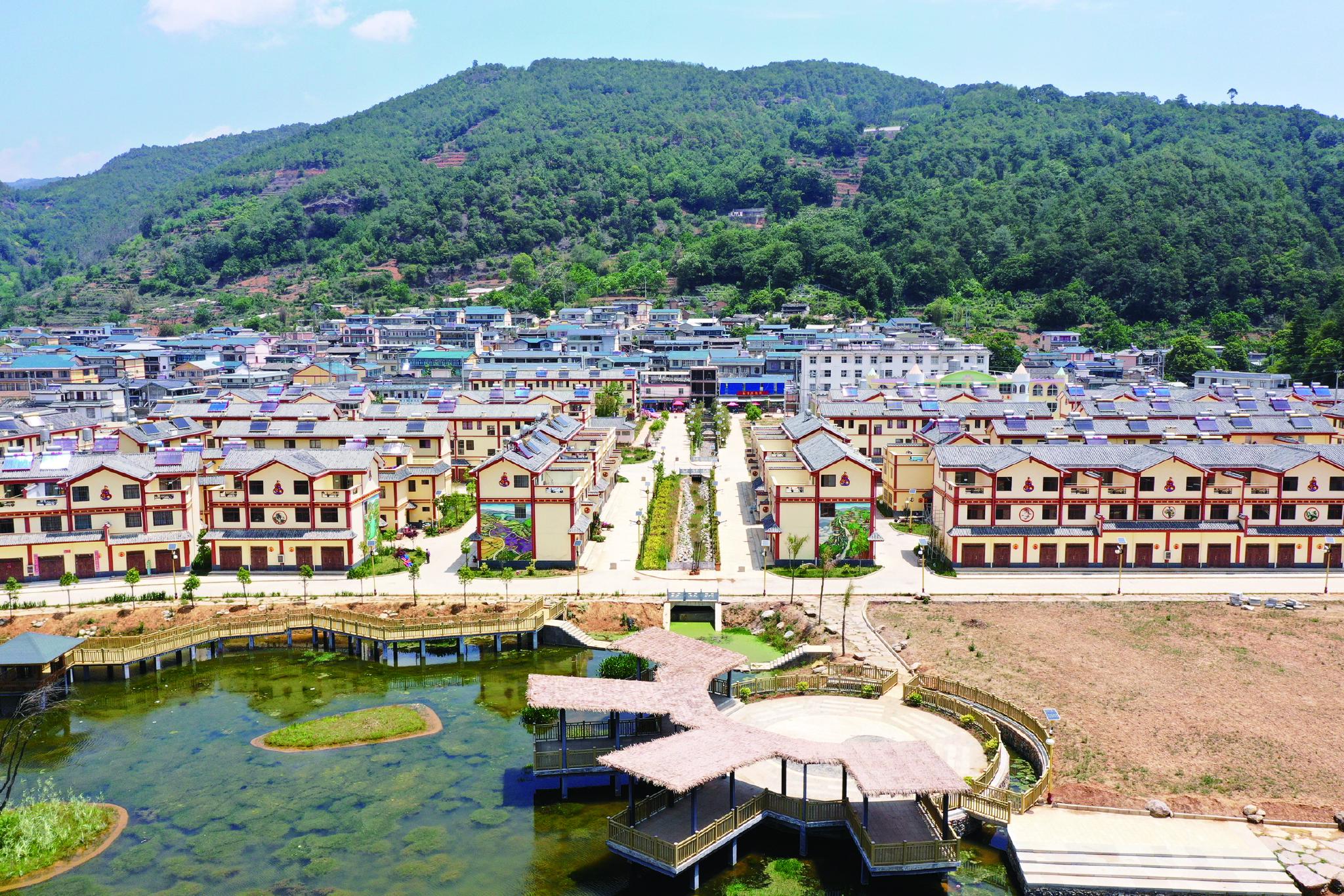 奋进新征程建功新时代布朗山乡春潮涌