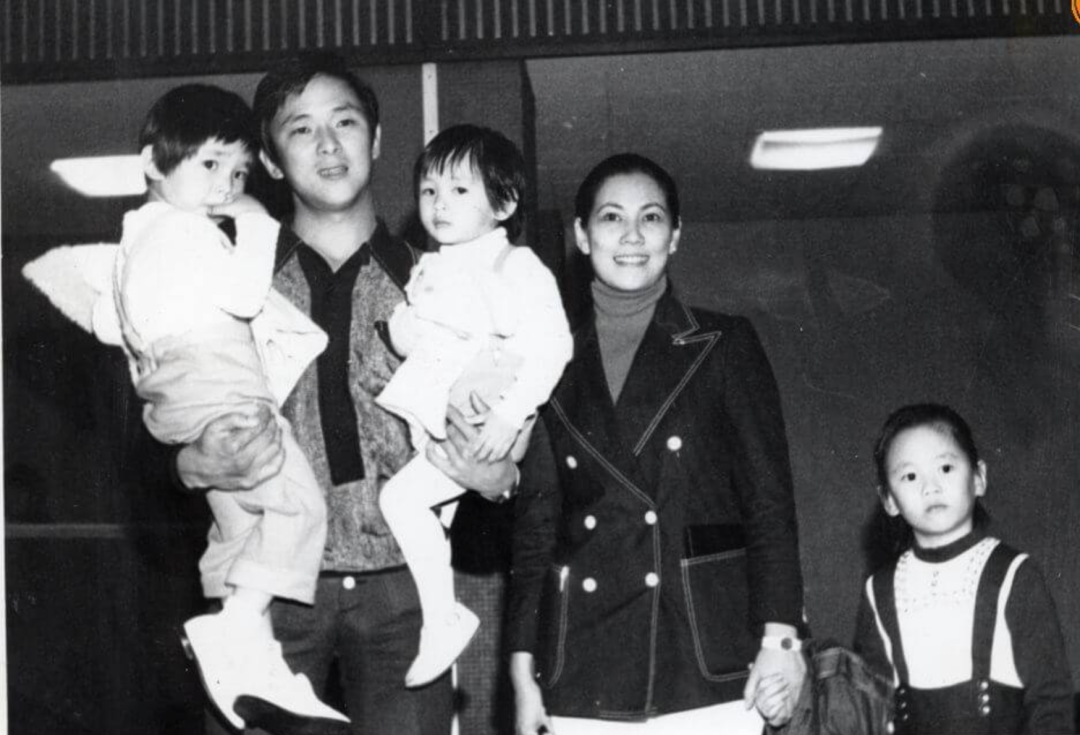 王羽,林翠与三个女儿与林翠离婚的第二年,王羽与林青霞的恋情开始渐渐