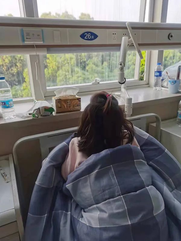 6岁女孩寻人：找在方舱里陪她玩的大白哥哥休闲区蓝鸢梦想 - Www.slyday.coM