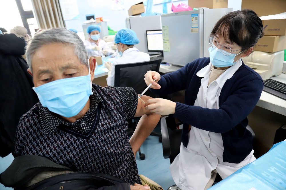 高淳桠溪家医团队为老年人接种新冠疫苗保驾护航