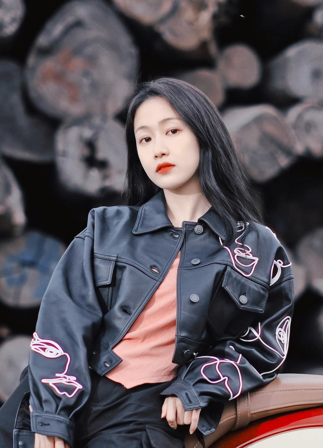 刘美含|"黑魔仙严莉莉"饰演者|谁不爱美女学霸呢|刘美含|严莉莉_新浪