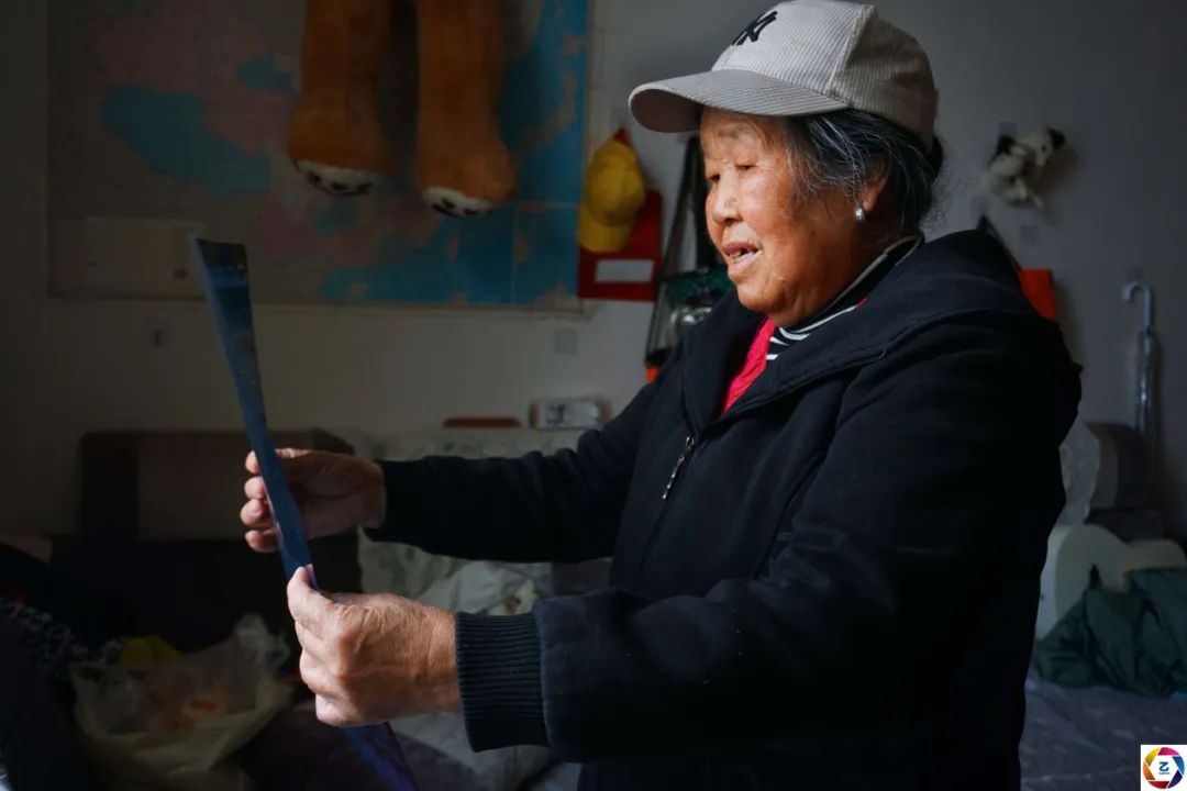 深夜忙一小时仅挣2元钱，儿媳离开后76岁奶奶兼职挣钱救孙子休闲区蓝鸢梦想 - Www.slyday.coM