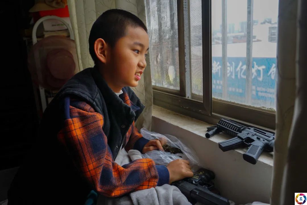 深夜忙一小时仅挣2元钱，儿媳离开后76岁奶奶兼职挣钱救孙子休闲区蓝鸢梦想 - Www.slyday.coM