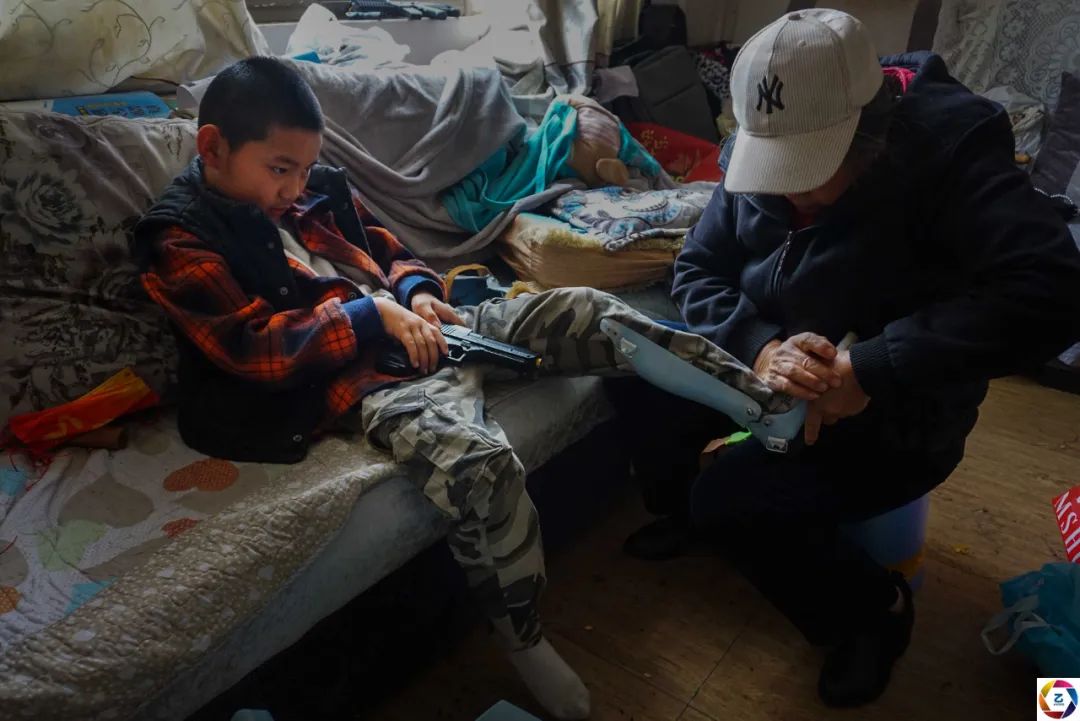 深夜忙一小时仅挣2元钱，儿媳离开后76岁奶奶兼职挣钱救孙子休闲区蓝鸢梦想 - Www.slyday.coM