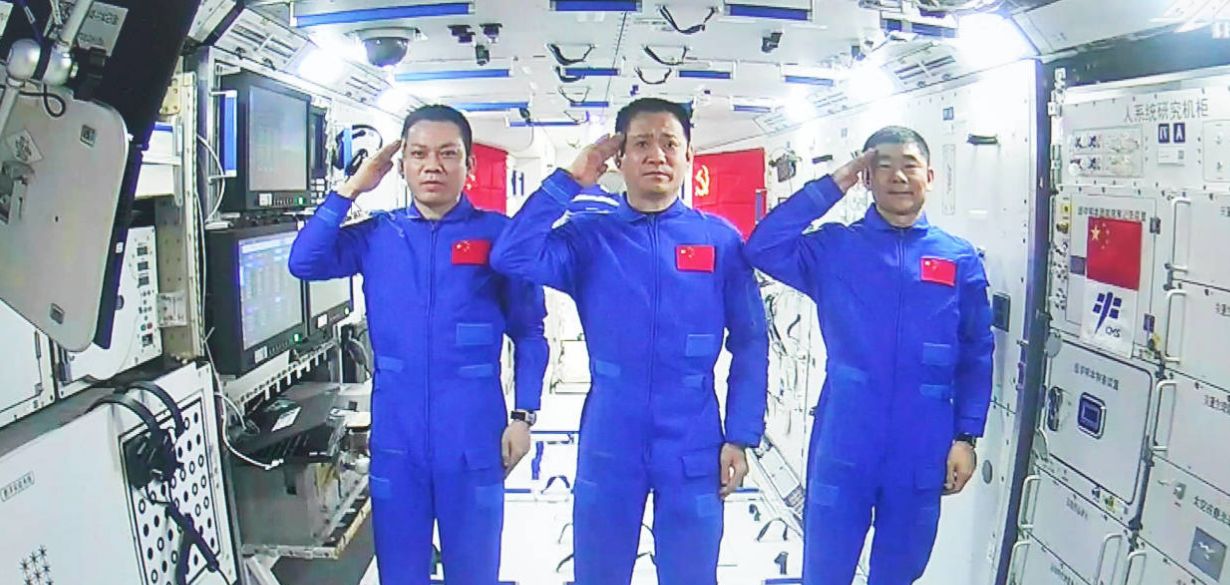 中国宇航员荣誉为何不同?一样进入太空,仅有2人是航天英雄休闲区蓝鸢梦想 - Www.slyday.coM 中国宇航员荣誉为何不同?一样进入太空,仅有2人是航天英雄休闲区蓝鸢梦想 - Www.slyday.coM