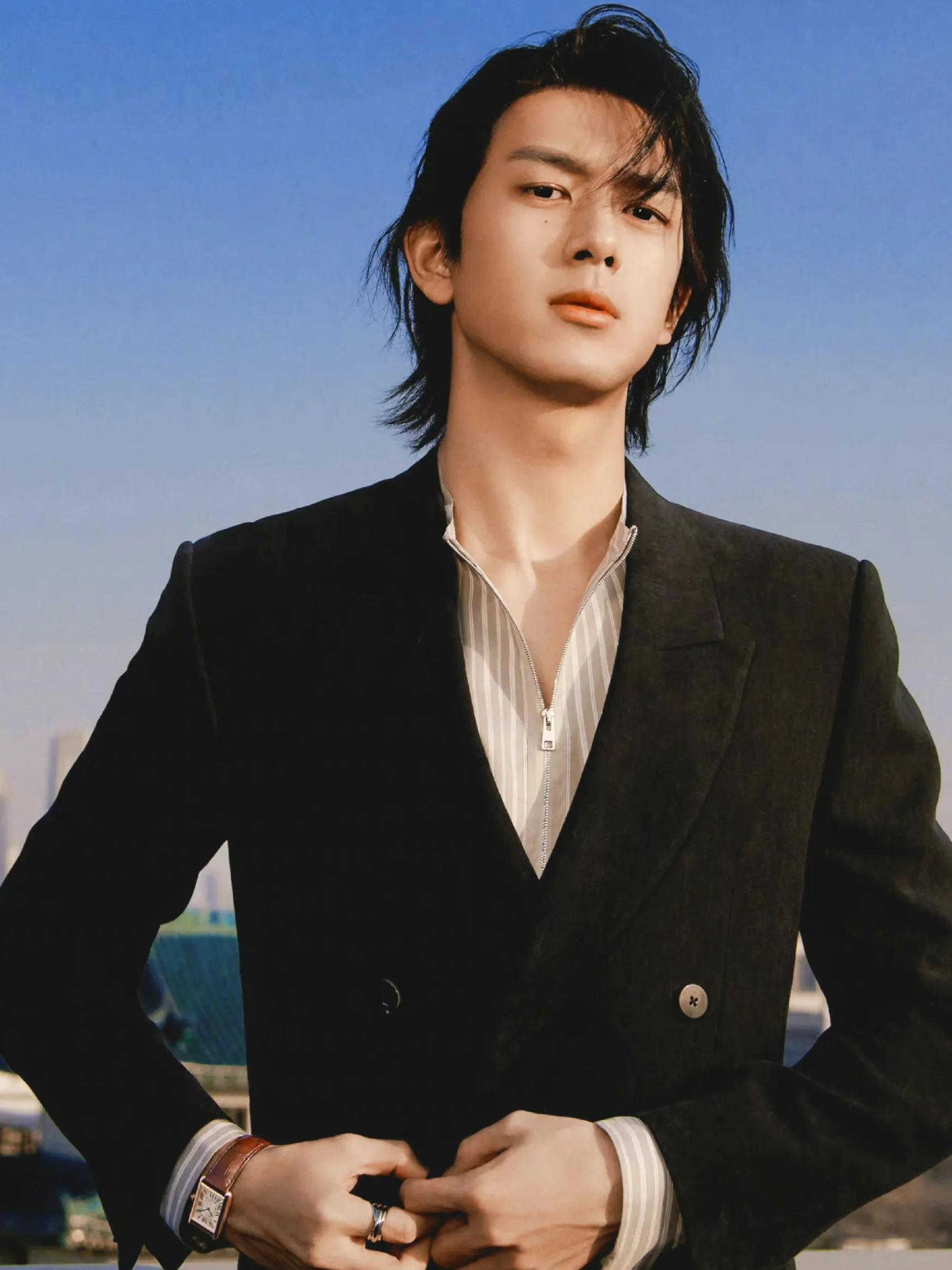 男明星长发造型只服这几位:王一博眼前一亮,肖战李现太斯文