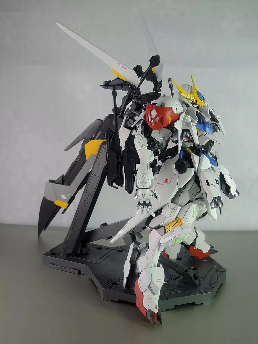 模型还是灰模的时候就已经很帅气了,巴巴托斯天狼座