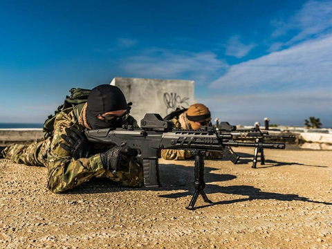 中东小霸王以色列制造,ak-"阿尔法"步枪,王者之风太强了!