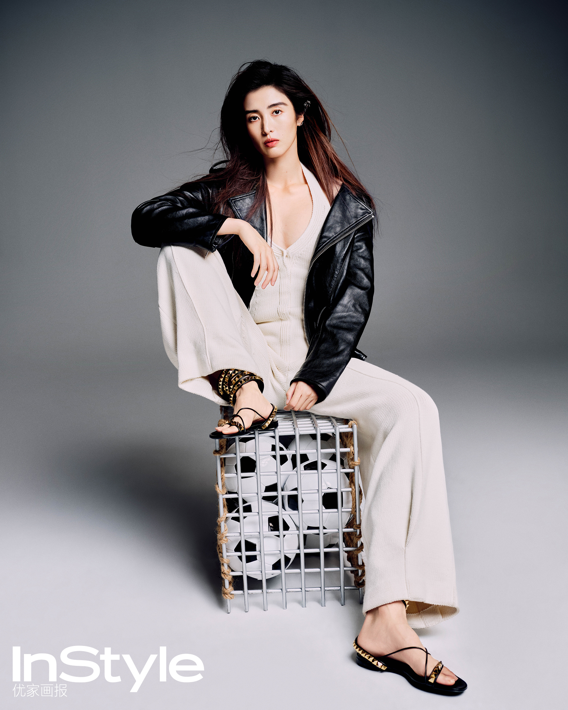 30岁美女国脚再登时尚杂志封面身材火辣成网红至今仍单身