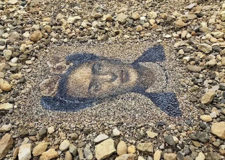 鹅卵石画家又火了用石子拼凑的肖像堪比绘画写生