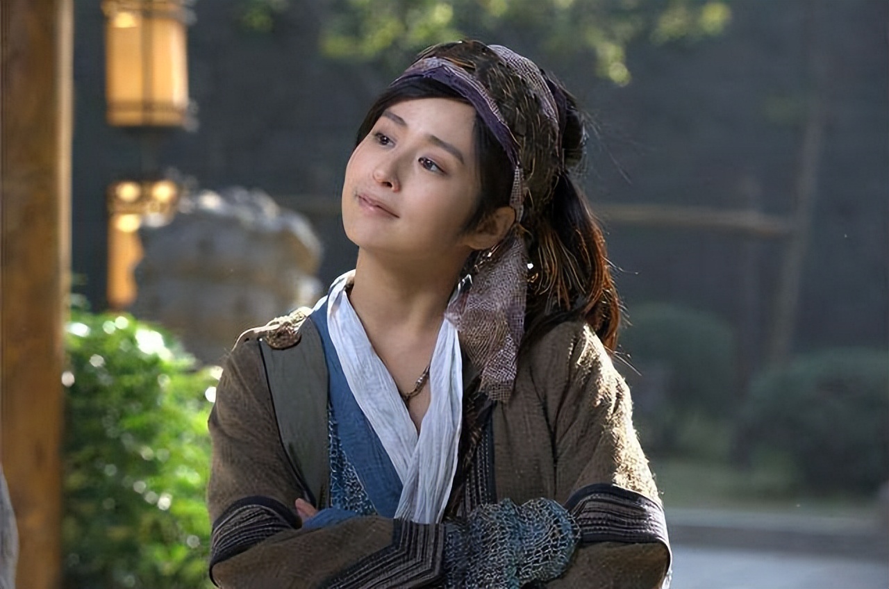 而在《欢天喜地俏冤家》当中,颖儿开始转换自己的古装风格,开始尝试