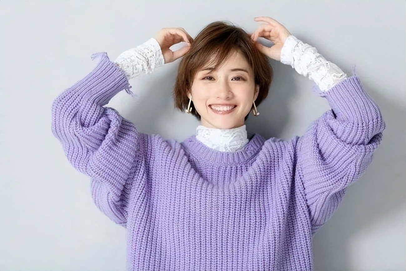 36岁石原里美升级当妈，孕晚期还上节目，四肢纤细女神样貌依旧休闲区蓝鸢梦想 - Www.slyday.coM