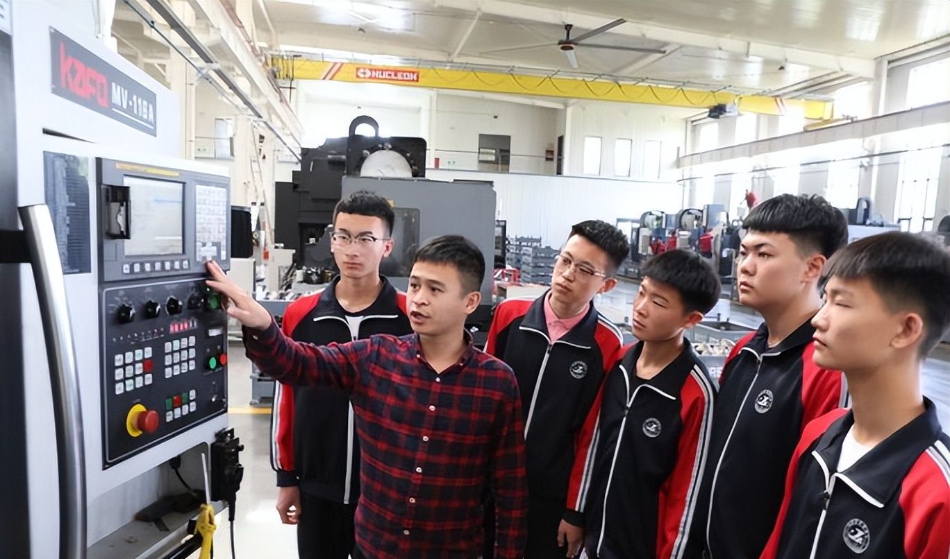 新职业教育法颁布,普职分流取消了,难道将普及普通高中教育休闲区蓝鸢梦想 - Www.slyday.coM 新职业教育法颁布,普职分流取消了,难道将普及普通高中教育休闲区蓝鸢梦想 - Www.slyday.coM