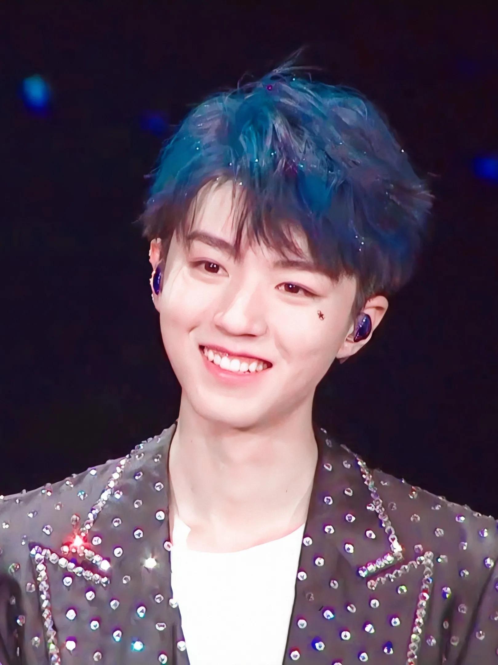 王俊凯还有这个耳环戴的好性感呀!