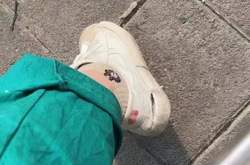 支援上海抗疫 武汉这位快递小哥又出动了休闲区蓝鸢梦想 - Www.slyday.coM