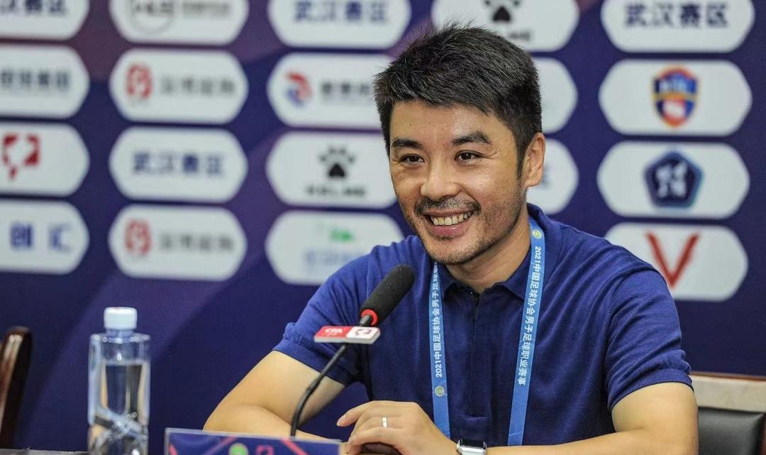 曹睿这本德国足球训练全书对于足球初学者很有帮助