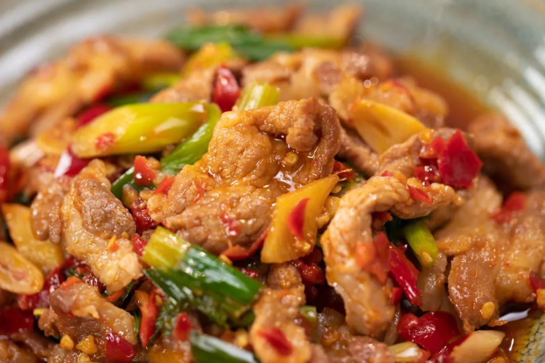 如果家里还有个巧厨娘,那就做成糟辣鱼,酸辣土豆丝,糟辣兔,糟辣回锅肉