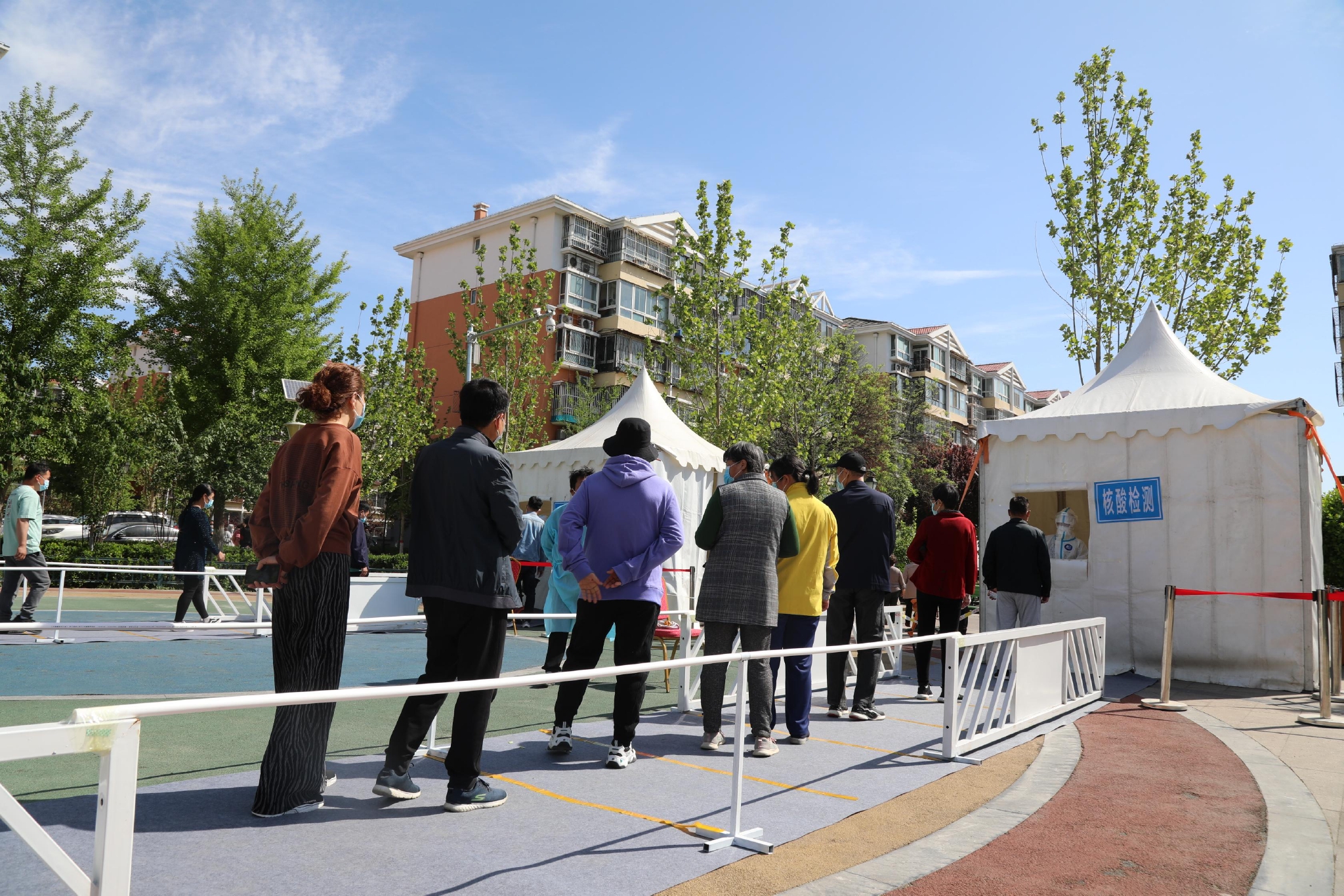 以快制快,截至22日夜,十八里店乡仅用1天时间,就完成了11万余人的核酸