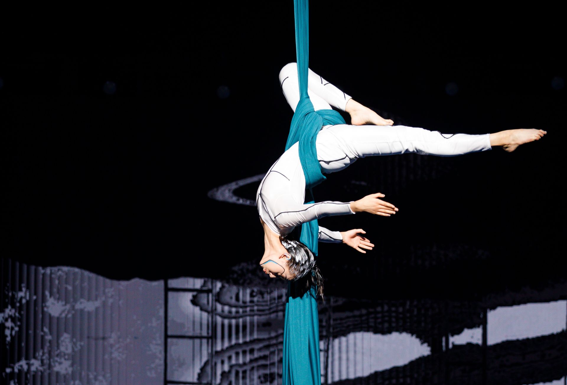 半决赛开火杂技少年玩转非遗英歌舞挑战世界最高难度