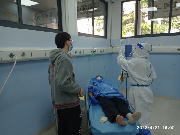 医院急诊的24小时：心脑血管“三梗”病人接连送医 “大白”争分夺秒抢救生命休闲区蓝鸢梦想 - Www.slyday.coM