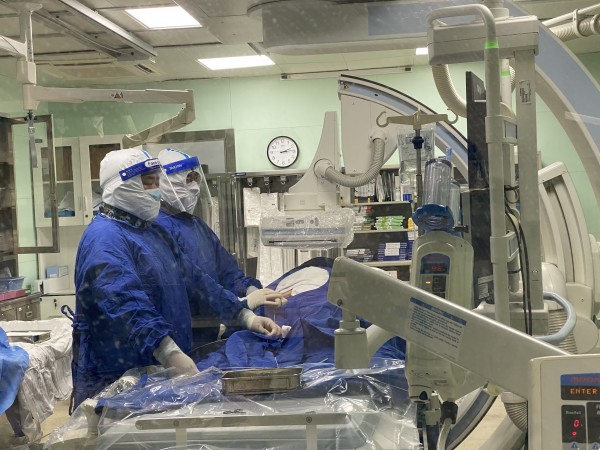 医院急诊的24小时：心脑血管“三梗”病人接连送医 “大白”争分夺秒抢救生命休闲区蓝鸢梦想 - Www.slyday.coM