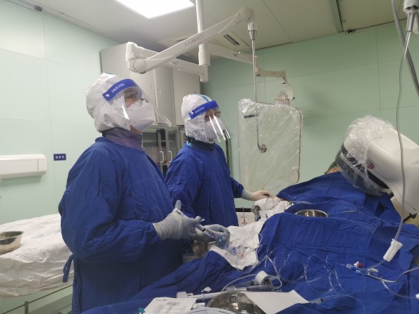 医院急诊的24小时：心脑血管“三梗”病人接连送医 “大白”争分夺秒抢救生命休闲区蓝鸢梦想 - Www.slyday.coM