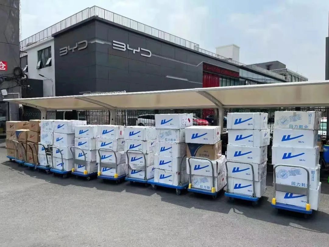 支援上海抗疫 武汉这位快递小哥又出动了休闲区蓝鸢梦想 - Www.slyday.coM