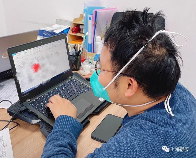 陪老人聊天、辅导小朋友做作业……方舱志愿者诉说自己的支援历程丨我在方舱做志愿休闲区蓝鸢梦想 - Www.slyday.coM