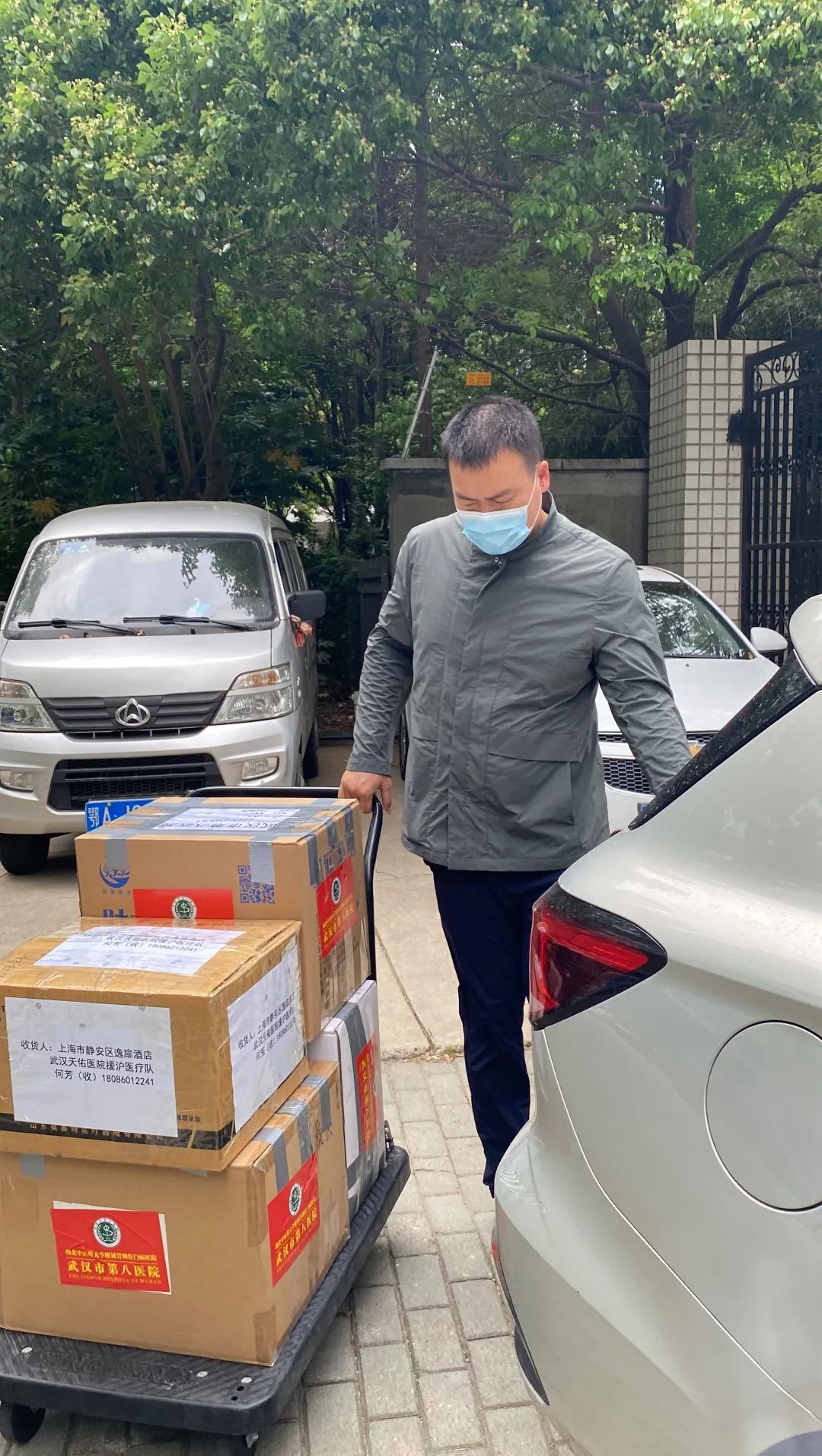 支援上海抗疫 武汉这位快递小哥又出动了休闲区蓝鸢梦想 - Www.slyday.coM