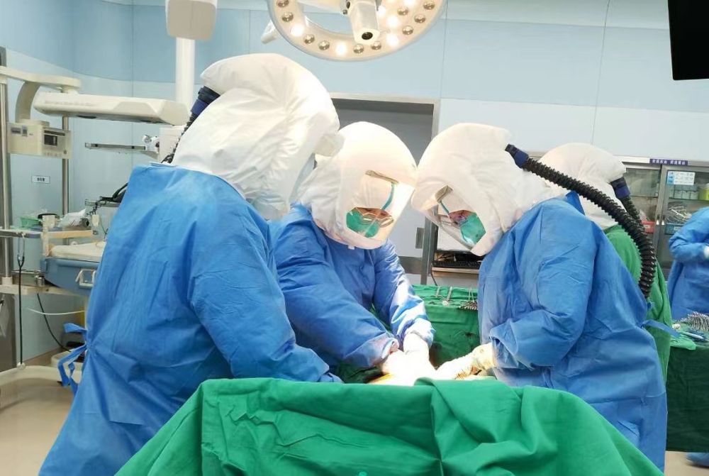 图为上海市公共卫生临床中心工作场景。（受访者供图）