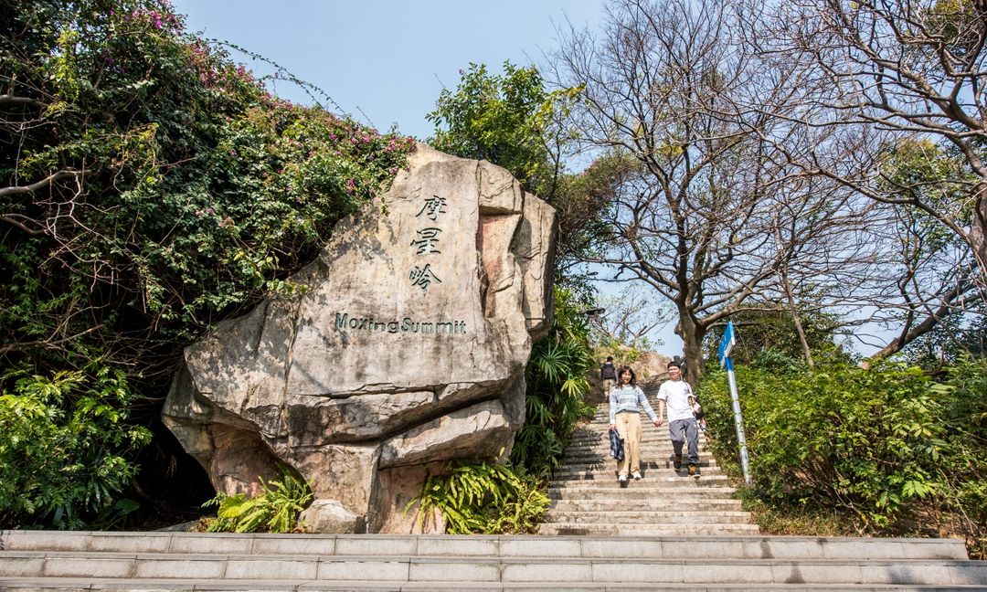 被誉为广州龙脉的白云山颜值虽然相对普通但常年游人如织