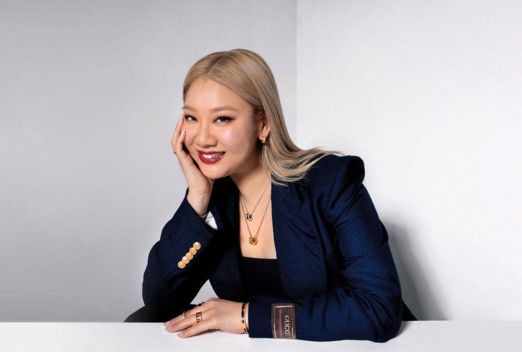 34岁郑欣宜减肥18斤登杂志封面穿吊带裙大秀身材已迎来新恋情