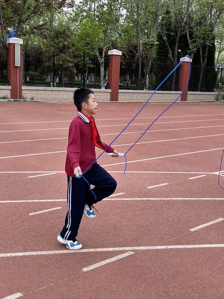 东营市广饶县兴安小学校园吉尼斯挑战赛之一分钟单摇跳绳