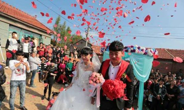 女生“上大学”和“没上大学”，究竟有多大的区别？答案有点扎心休闲区蓝鸢梦想 - Www.slyday.coM