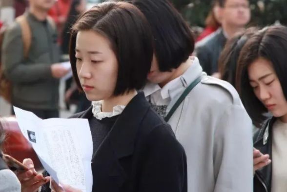 女生“上大学”和“没上大学”，究竟有多大的区别？答案有点扎心休闲区蓝鸢梦想 - Www.slyday.coM