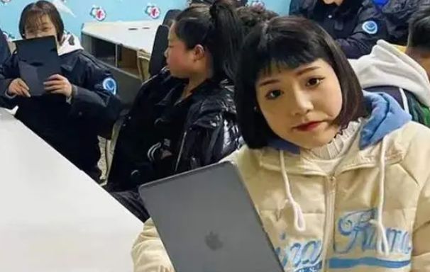 女生“上大学”和“没上大学”，究竟有多大的区别？答案有点扎心休闲区蓝鸢梦想 - Www.slyday.coM